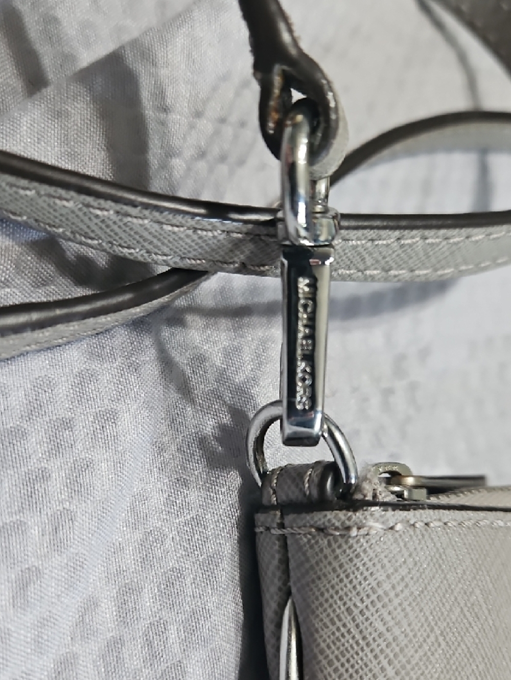 Michael Kors Jet Set Silver Crossbody Purse Clutch NWOT - Picture 3 of 16